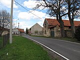 Čeština: Silnice v Horních Chvatlinách, okres Kolín, Česká republika. English: Road in Horní Chvatliny, Kolín District, Czech Republic.