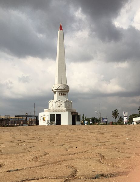 File:Independence square cameroon.jpg