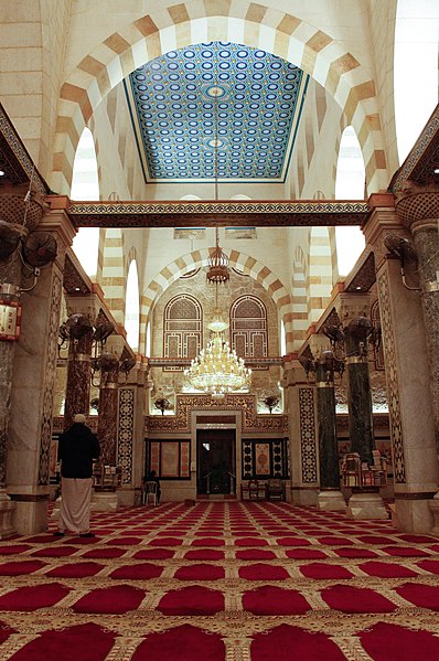 File:Inside the mosque - Al-Aqsa.jpg