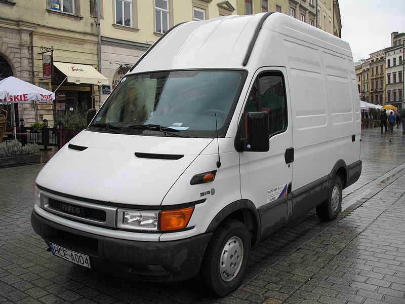 File:Iveco Daily 35S11 in Kraków.jpg