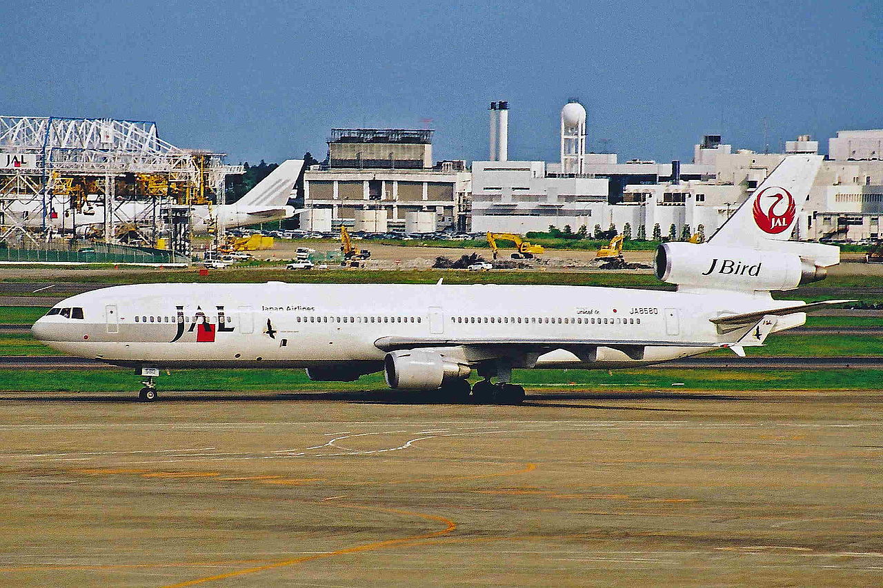 File:JA8580 MD-11 JAL Japan Airlines NRT 09JUL01 (6880867346).jpg 