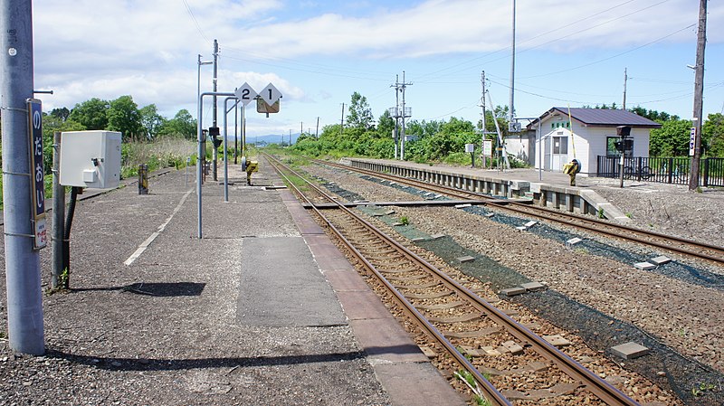 File:JR Hakodate-Main-Line Nodaoi Station Platform.jpg