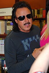 Hart at a signing in Toronto in December 2009 Jimmy Hart in Toronto.jpg