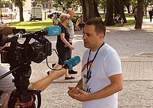 Marko Capan, inicijator Karlovac Pride-a/Povorke ponosa daje izjavu za Trend TV prije prvog marša ispred paviljona