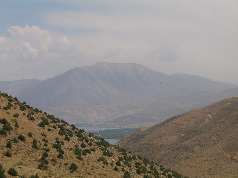 File:Karmravank Armenian monastery (Lake Van) - view of lake.JPG