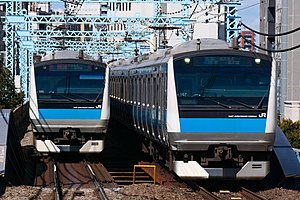 根岸線を走行するE233系1000番台 （2022年2月 桜木町駅 - 関内駅間）