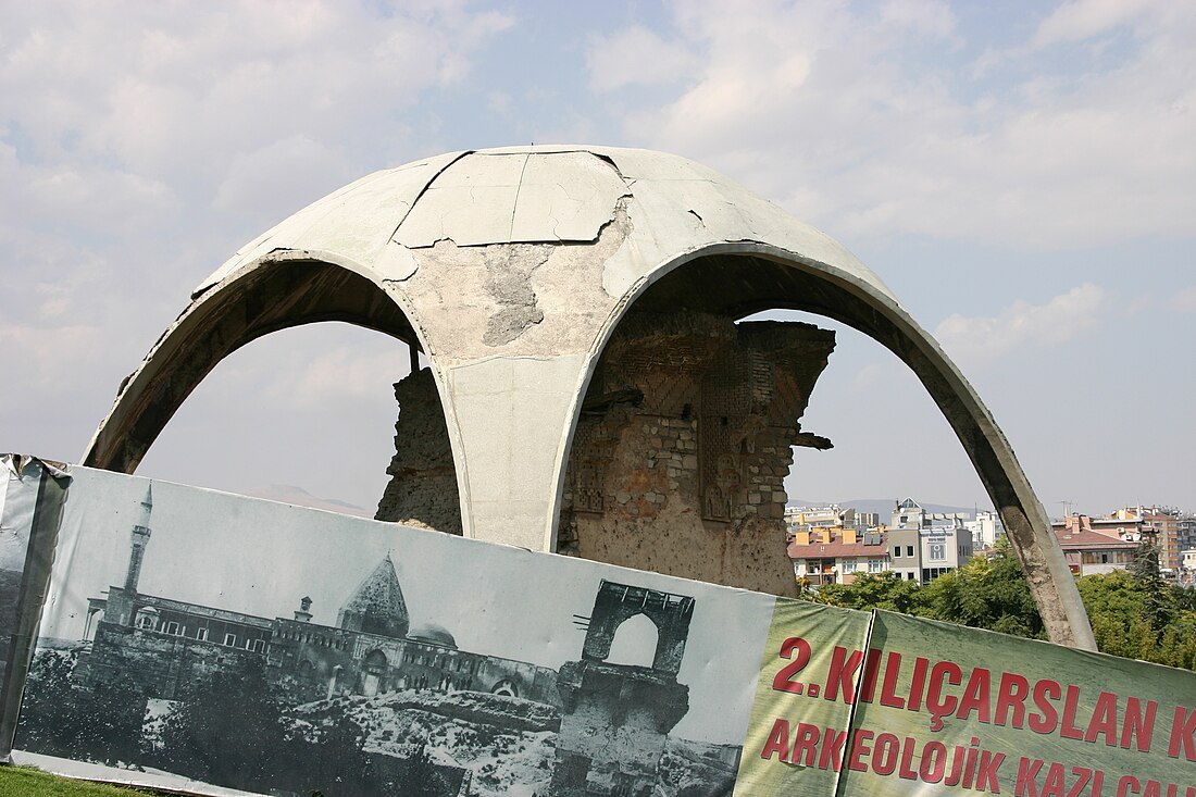 File:Kiliç Arslan Mansion's ruins in Konya.JPG