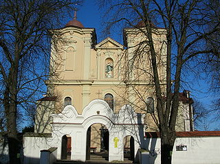 Końskowola, kościół pw. Znalezienia Krzyża Św. i św. Andrzej.jpg