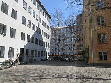 Kronprinsessegade Barracks courtyard.jpg