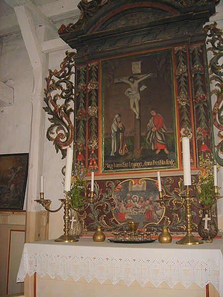 File:Kvamsøy kyrkje alter2.JPG