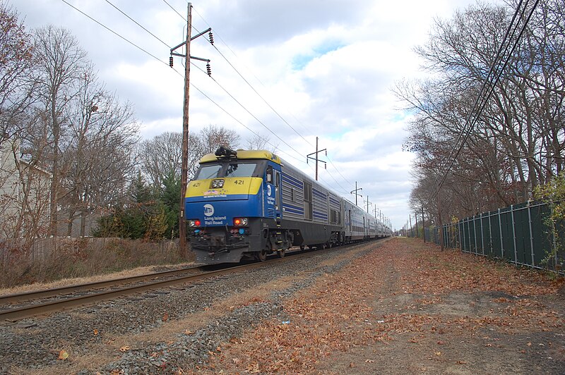 File:LIRR DE30 421 Bayport DSC 0473.JPG