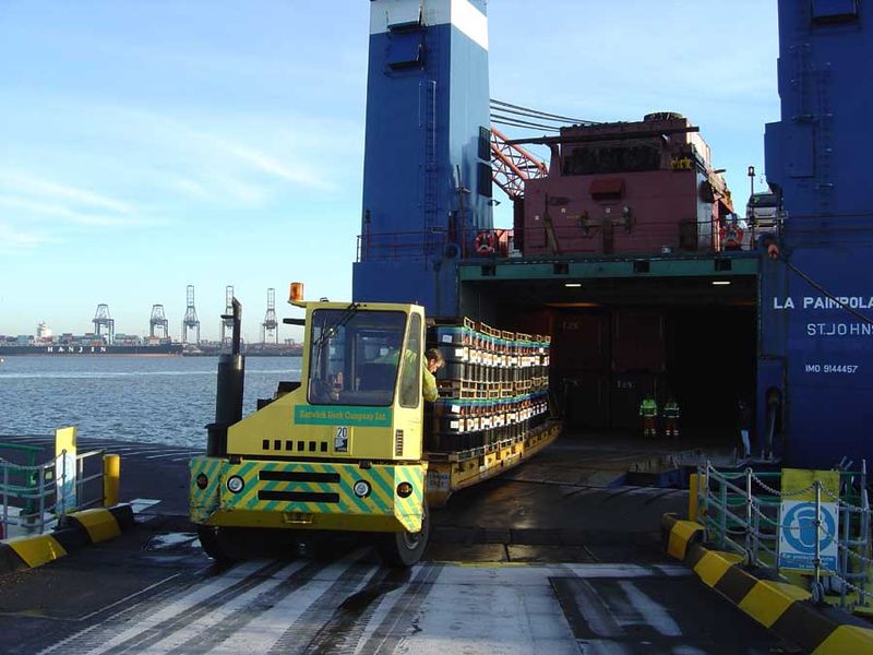 File:La Paimpolaise unloading cargo in Rotterdam.jpg