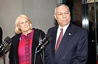 Laila Freivalds ja Colin Powell Washingtonissa 17.2.2004.