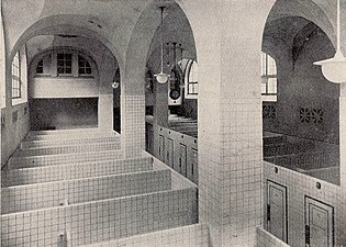 Landesbad, salle de bain pour hommes avec 37 cellules individuelles (1923)