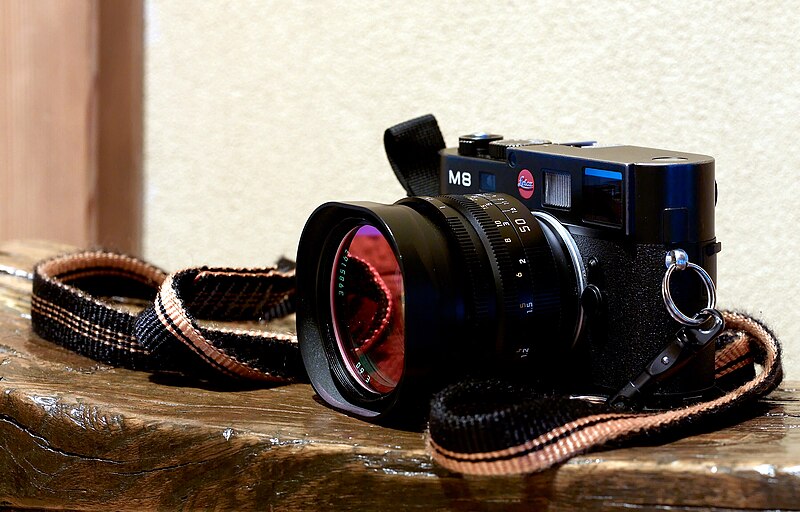 File:Leica M8 viewfinder digital camera with extremely fast lens Noctilux-M 50 mm f1.0 (edited, white balance).jpg