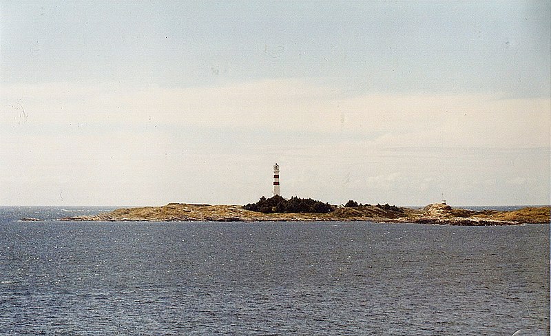 File:Lighthouse. the harbour of Kristiansand.jpg
