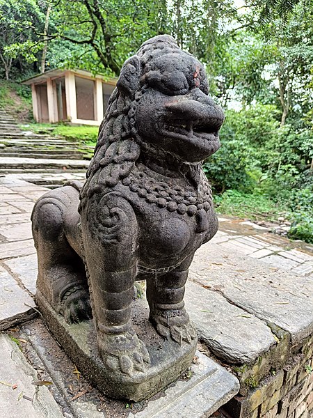 File:Lion stone statue, Sankhu.jpg