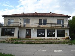 Обществената сграда в Липинци
