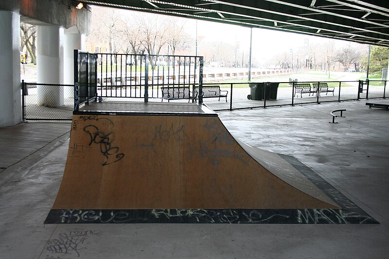 File:Logan Square Skate Park (3418831890).jpg