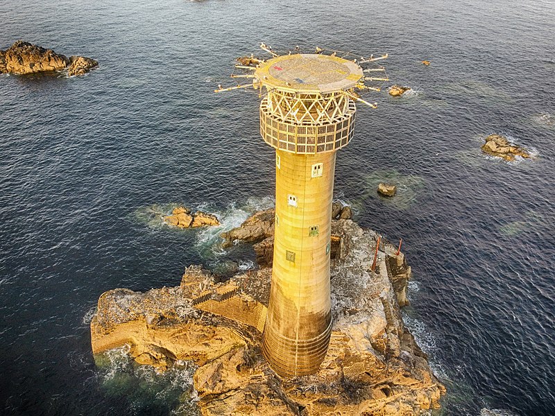 File:Longships Lighthouse Fossick.jpg