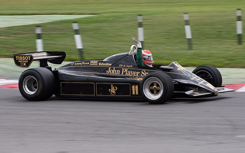 File:Lotus 91 Aileron avant.jpg