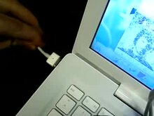 Fil:MagSafe on a MacBook.ogv