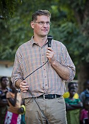 MacFarlane-Barrow gives a speech at the 2015 Nutrition for One Million Children event.