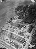 1945年、京都舞鶴港舞鶴鎮守府の舞鶴海軍工廠。