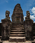 Trappe na die boonste terras en tempel