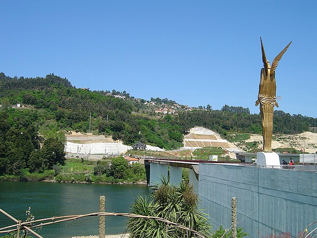 Memorial da Tragédia de Entre-os-Rios em Santa Maria de Sardoura