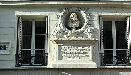 Buste de Molière au 31 rue du Pont-Neuf, né en réalité deux rues plus à l'ouest au 96 rue Saint-Honoré.