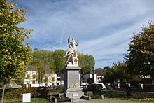 Le monument aux morts, sculpté par Félix Charpentier.