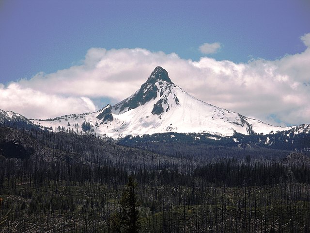 The spire-like appearance of Mount Washington