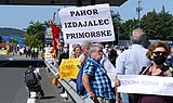 »Pahor izdajalec Primorske - Slinar! Slinar! Slinar!«
