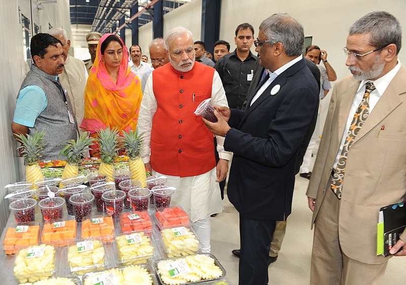 File:Narendra Modi visiting the facilities at the India Food Park, at Tumkur, in Karnataka on September 24, 2014. The Union Minister for Food Processing Industries, Smt. Harsimrat Kaur Badal is also seen.jpg