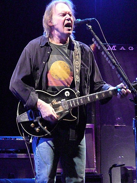 File:Neil Young in Nottingham 2009 (a).jpg