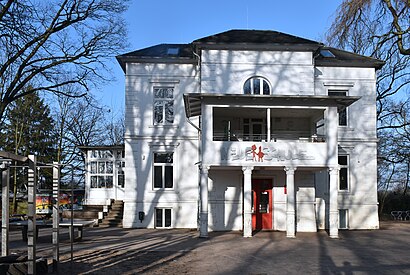 So kommt man zu Neue Schule Hamburg mit den Öffentlichen - Mehr zum Ort Hier