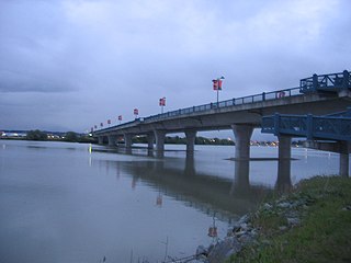 <span class="mw-page-title-main">No. 2 Road Bridge</span> Bridge across the Middle Arm of the Fraser River in British Columbia, Canada