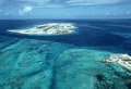Vue aérienne oblique de l'atoll, depuis le nord-est.