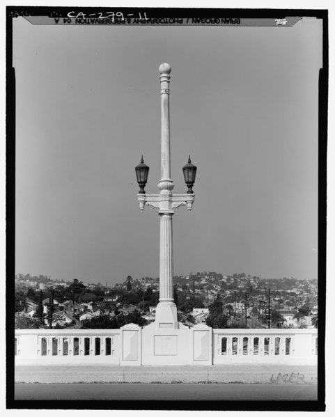 File:ORNAMENTAL LAMP DETAIL ON NORTHEAST CORNER. LOOKING NORTH-NORTHEAST. - Fourth Street Bridge, Spanning Lorena Avenue, Los Angeles, Los Angeles County, CA HAER CA-279-11.tif