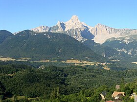 Vista del Obiou desde la carretera de Napoleón (RN 85) alrededor de Corps.