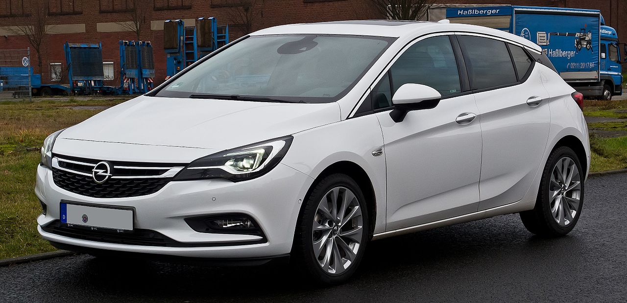 https://upload.wikimedia.org/wikipedia/commons/thumb/2/2d/Opel_Astra_1.6_CDTI_ecoFLEX_Dynamic_%28K%29_%E2%80%93_Frontansicht%2C_23._Dezember_2016%2C_D%C3%BCsseldorf.jpg/1280px-Opel_Astra_1.6_CDTI_ecoFLEX_Dynamic_%28K%29_%E2%80%93_Frontansicht%2C_23._Dezember_2016%2C_D%C3%BCsseldorf.jpg