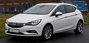Opel Astra 1.6 CDTI ecoFLEX Dynamic (K) – Frontansicht, 23. Dezember 2016, Düsseldorf.jpg