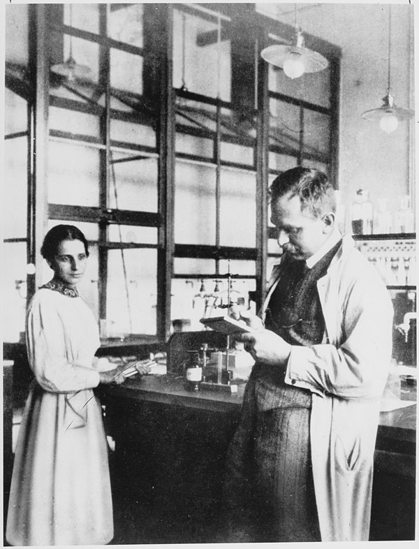 Meitner and Hahn in their laboratory, in 1913. When a colleague she did not recognise said that they had met before, Meitner replied: "You probably mi