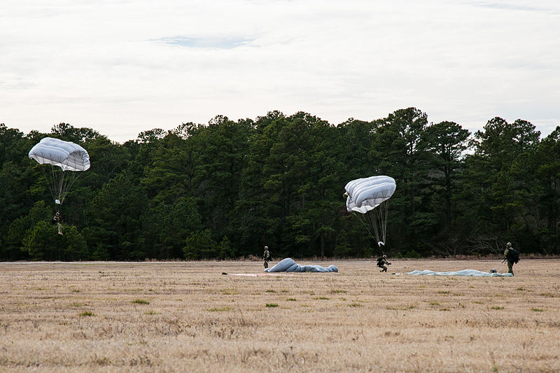 File:Parachute training 150129-N-JV638-156.jpg