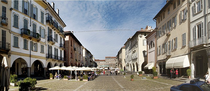 File:Piazza Vittoria - panoramio (1).jpg