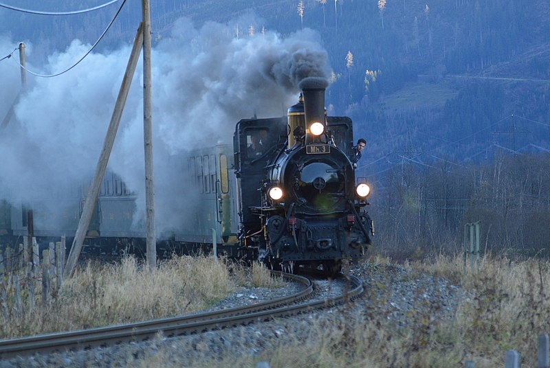 File:Pinzgaubahn, Stuhlfelden 02.JPG