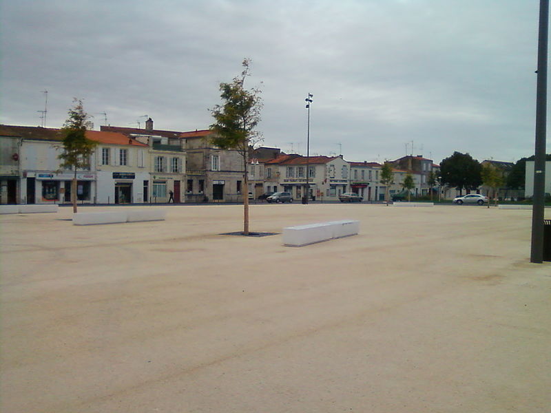 File:Place du cinéma.jpg