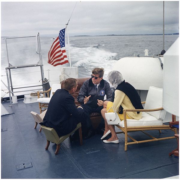 File:President Vacations in Maine. Under Secretary of the Navy Paul Fay, President Kennedy, Patricia Kennedy Lawford.... - NARA - 194209.jpg