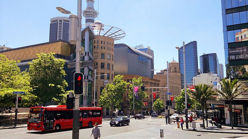 File:Queen Street, Midtown.jpg